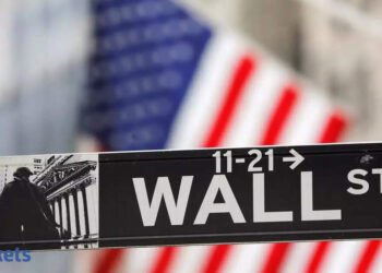 US shares: S&P 500 notches record-high shut as rate-hike worries ease