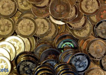 Bitcoin close to $63,000 as weaker ETF demand and cancelled SEC assembly dampen crypto sentiment
