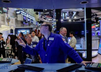 bond yields: US shares: US market rises on the day however falls for the week; bond yields and Iran in focus