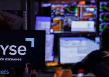 US shares at the moment: US shares shut decrease as oil costs bounce, indexes notch month-to-month good points