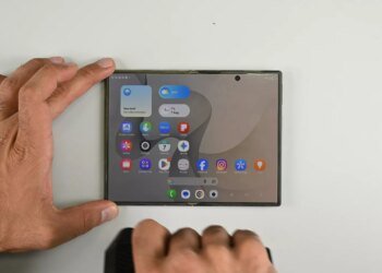 Samsung’s $1,900 Galaxy Z Fold 8 nonetheless has a significant issue with mud entering into its hinge