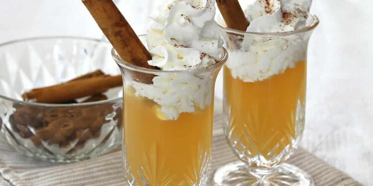 Apple Pie Shot – A Stunning Mess