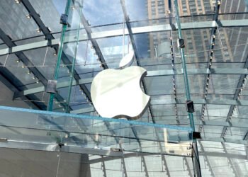 Report: Analyst Shatters Expectations of an All-Glass iPhone