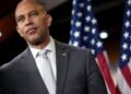 Backlash After Hakeem Jeffries Holds Non-public Assembly With Jared Kushner Forward of Midterms