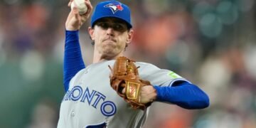 Blue Jays, Bieber look to get uncommon sweep vs. Phillies