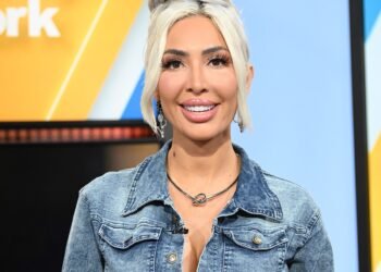 Teen Mother’s Farrah Abraham Shares Why, When She Lower Off Mother and father