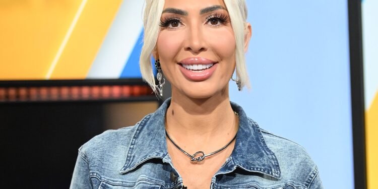 Teen Mother’s Farrah Abraham Shares Why, When She Lower Off Mother and father