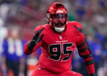 Report: Browns signal defensive finish Derek Barnett to one-year deal