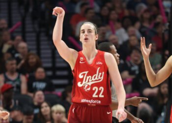 Shaq to Caitlin Clark: ‘Toughen up, take these licks’