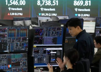 International Market At the moment: Asian shares rise after US tech rally, oil drops