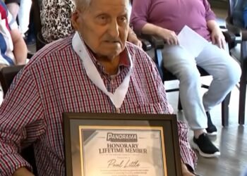 At 98, Iowa man Paul Little lastly obtained his highschool diploma 80 years after leaving faculty in 1946 to assist his household﻿ | World Information