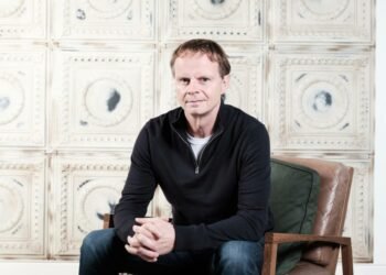 Learn Simon Robson’s farewell be aware to Warner Music employees, as he exits after almost 30 years