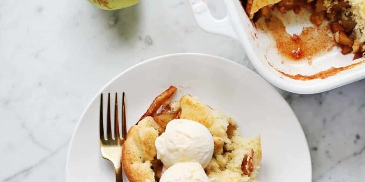 EASY Apple Cobbler