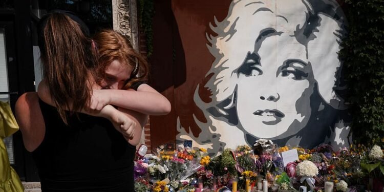 Dolly Parton, Gloria Steinem, and Why Grieving a Superstar Feels So Private