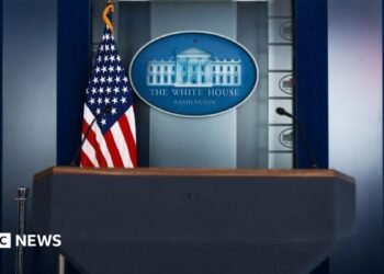 Decide briefly overturns Trump’s White Home media ban