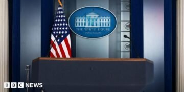 Decide briefly overturns Trump’s White Home media ban
