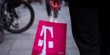 T-Cell and Verizon face a brand new broadband rival