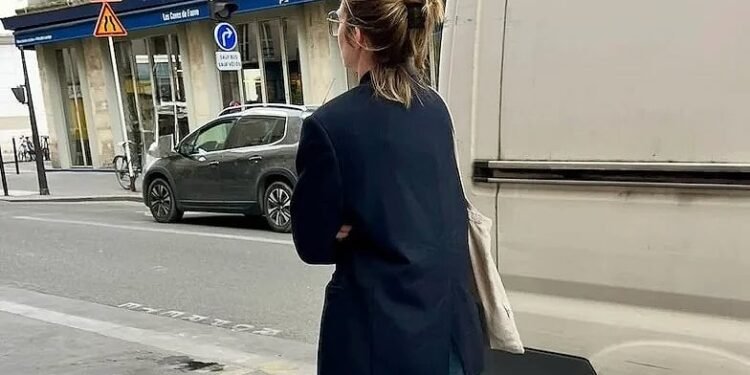 Let’s Assist This Reader Discover a Slouchy Blazer!