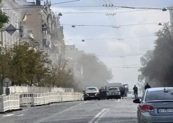 A Former CIA Station Chief on Kyiv Beneath Drone Siege – The Cipher Transient
