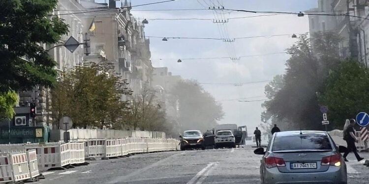 A Former CIA Station Chief on Kyiv Beneath Drone Siege – The Cipher Transient