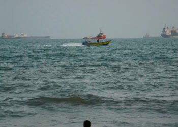 US hits Iranian oil tankers after saying Iran hit Navy warships : NPR
