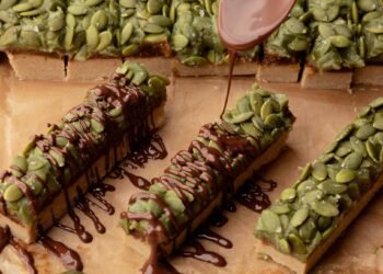 No-Bake Pumpkin Seed Bars With Date Caramel
