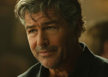 Why The Lanterns Season 1 Finale Moved Kyle Chandler To Tears