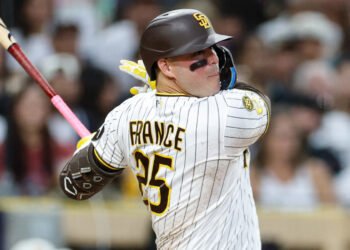 Stadium roof finally ends up being MVP for Brewers in win over Padres